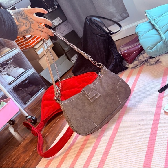 PrettyLittleThing Gray Shoulder Bag with Chain and Cross Accents - Picture 4 of 15